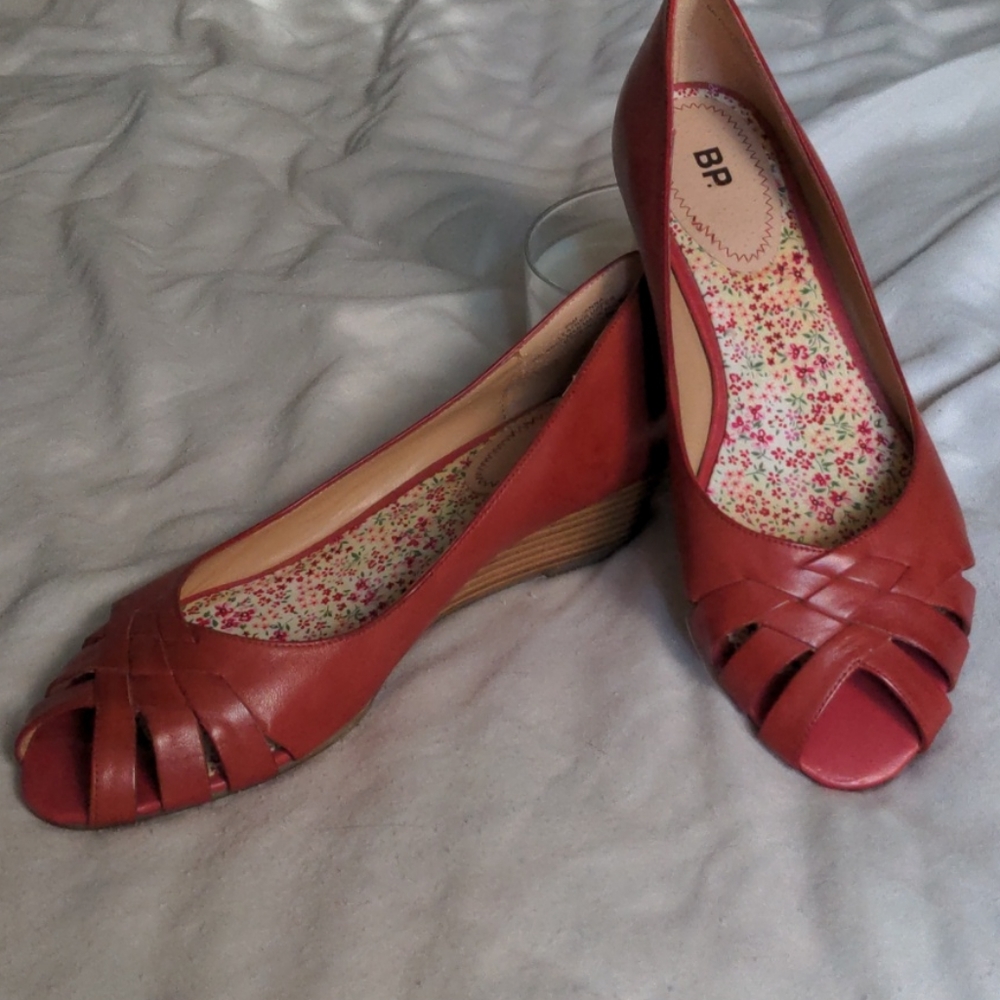Shoes - Picture 3 of 4